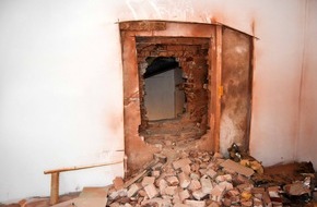 Polizei Bremerhaven: POL-Bremerhaven: Loch in die Mauer geschlagen: Einbrecher kommen durch die Wand