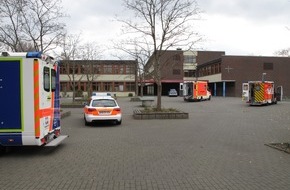 Feuerwehr der Stadt Arnsberg: FW-AR: Großer Rettungsdiensteinsatz an der Realschule Hüsten