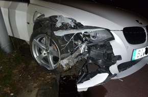 Polizei Bielefeld: POL-BI: BMW landet an Laterne - Zeugen nach Unfall gesucht