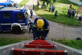 THW-HH MV SH: Verletzte Personen und unklare Gefahren - 250 Einsatzkräfte übten in Basepohl