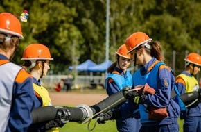 Feuerwehr Frankfurt am Main: FW-F: Leistungsspange der Deutschen Jugendfeuerwehr an über 250 Jugendliche überreicht