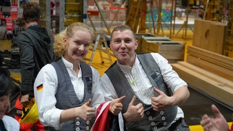 ZDB Zentralverband Dt. Baugewerbe: Baugewerbe: Silbermedaille für das Betonbauer-Team bei der WorldSkills 2022 / Mit Jule Janson erstmals eine Frau auf dem Treppchen