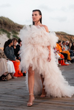 Celebrate Love – in jedem Augenblick Neue Long Lasting Mascara komplettiert das Bridal Look Portfolio Mercedes-Benz Sommerort Sylt mit Kaviar Gauche, IWC, Leica und Dr. Hauschka