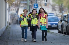ADAC SE: Sicher und sichtbar zur Schule mit den Angeboten der ADAC Stiftung / Auf verkehrshelden.com werden verschiedene Materialien für zur Verfügung gestellt, um den Schulweg so sicher wie möglich zu machen