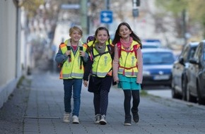 ADAC SE: Sicher und sichtbar zur Schule mit den Angeboten der ADAC Stiftung / Auf verkehrshelden.com werden verschiedene Materialien für zur Verfügung gestellt, um den Schulweg so sicher wie möglich zu machen