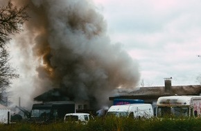 Feuerwehr Böblingen: FW Böblingen: Brand einer Gaststätte im Böblinger Herdweg