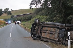 Kreispolizeibehörde Höxter: POL-HX: Unfall auf der L890: Beide Autos überschlagen sich