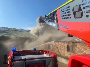 Feuerwehr Weeze: Großbrand bei Kartoffelgroßhändler