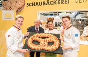 Zentralverband des Deutschen Bäckerhandwerks e.V.: Feierlich eröffnet: Die Deutschen Innungsbäcker zeigen ihr Können auf der Grünen Woche