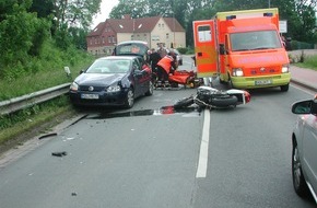 Polizeiinspektion Hameln-Pyrmont/Holzminden: POL-HOL: Kreisstraße 18 - Bodenwerder - Linse: 31-jähriger Kradfahrer schwer verletzt - Beim Abbiegen auf Gegenfahrstreifen geraten -