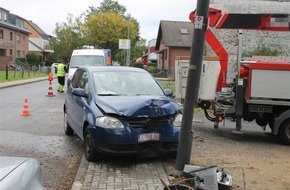 Polizei Aachen: POL-AC: Pkw prallt gegen Laternenmast: Drogentest positiv