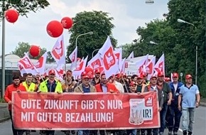IGBCE Nordrhein: Beschäftigte am Chempark Krefeld-Uerdingen demonstrieren für Tarifforderungen