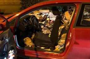 Polizei Essen: POL-E: Essen: Fußraum gefährlich vermüllt - Fahrer erhält "Aufräumauflage" nach Verkehrskontrolle (Foto)