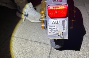Polizei Aachen: POL-AC: E-Scooter-Fahrer mit selbstgemachtem Kennzeichen gestoppt: Kontrolle endet mit unfreiwilligem Nachtspaziergang