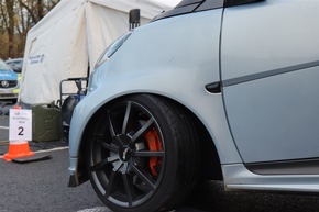 POL-E: Essen: Verkehrsdienst kontrolliert getunte Autos anlässlich Motorshow - Knapp ein Drittel der Fahrzeuge weist Verstöße auf - 15 Pkw sichergestellt