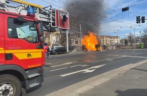 Feuerwehr Dresden: FW Dresden: Update: Gasleitung gerät in Brand - Explosionen und starke Hitze- und Rauchentwicklung