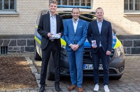Polizeipräsidium Mittelhessen - Pressestelle Lahn - Dill: POL-LDK: Im Zeichen der Solidarität - Polizeipräsident Krückemeier überreicht Schutzschleifen an HESSENMETALL Mittelhessen