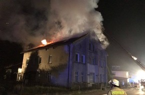 Polizeiinspektion Hameln-Pyrmont/Holzminden: POL-HM: Dachstuhlbrand in Holzhausen