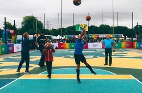 DEICHMANN SE: Sportplatz-Makeover und Sommer-Sport-Camp in Essen: DEICHMANN setzt sich für Sport und Gemeinschaft ein