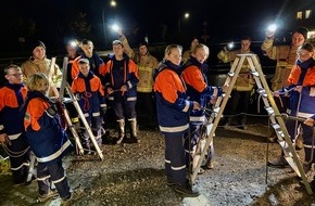Feuerwehr Altenbeken: FW-PB: Junge Brandschützer entdecken die Gemeinde Altenbeken