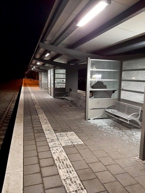 BPOL NRW: Vandalismus am Bahnhof Hückelhoven-Baal - Bundespolizei hat Ermittlungen aufgenommen und bittet Bevölkerung um Mithilfe
