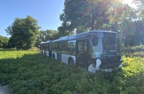 Feuerwehr Ratingen: FW Ratingen: Unfall mit Linienbus endet ohne Verletzte