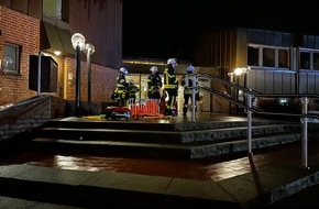 Freiwillige Feuerwehr Hennef: FW Hennef: B 4 Gebäude in Hochschule; Sirenenalarm