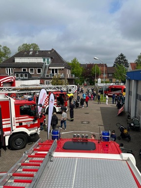 FW-HB: Tag der offenen Tür: Tausende Menschen besuchen die Feuerwehr-Standorte