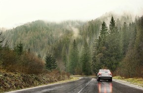 CosmosDirekt: EXPERTENTIPP: Vorsicht, Rutschgefahr! Jetzt das Auto auf den Winter vorbereiten