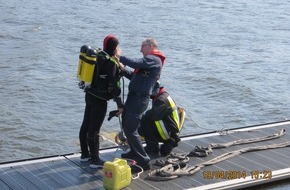 Feuerwehr Essen: FW-E: Boot gekentert