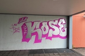 Polizeidirektion Trier: POL-PDTR: IGS-Hermeskeil - Täter beschmieren Hauswand mit Graffiti