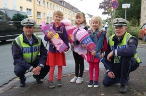 Polizei Paderborn: POL-PB: Mit Sicherheit zur Schule! - Kinder müssen lernen, Autofahrer müssen aufpassen!