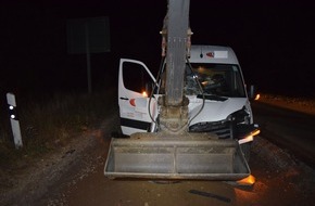 Polizeiinspektion Nienburg / Schaumburg: POL-STH: Schwerer Verkehrsunfall in der Baustelle der B 65 in Kobbensen