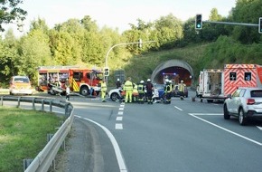 Freiwillige Feuerwehr Olsberg: FF Olsberg: Verkehrsunfall am Losenbergtunnel in Olsberg Bigge