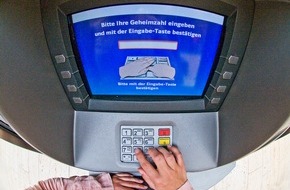 Polizei Mettmann: POL-ME: Seniorinnen betrogen - Bankkarten entwendet - 2506015
