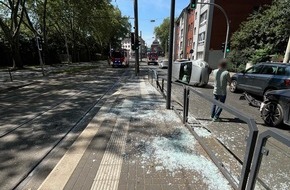 Polizei Duisburg: POL-DU: Hamborn: Bahnhaltestelle nach Kollision besch&auml;digt - Auto kippt auf Seite