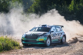 Rallye Lettland: Oliver Solberg gewinnt im Škoda Fabia RS Rally2 die WRC2-Kategorie und übernimmt die Gesamtführung