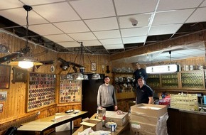 Feuerwehr Weinheim: FW Weinheim: Ehrenamt mit handwerklichem Geschick. Feuerwehrangeh&ouml;rige engagieren sich weit &uuml;ber den Einsatzdienst hinaus