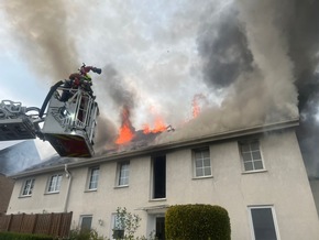FW-Velbert: Wohnhaus brennt nieder
