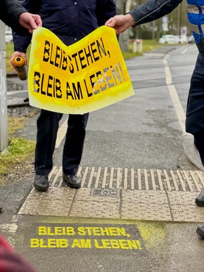 POL-SU: Auftakt der Präventionskampagne "BLEIB STEHEN, BLEIB AM LEBEN!" in Hennef