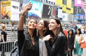 ProSieben: Die "Germany´s next Topmodel"-Finalistinnen machen Selfies in New York