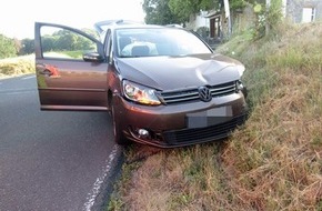 Polizei Mettmann: POL-ME: Korrekturmeldung zu "Zusammenstoß im Kreuzungsbereich - fünf Fahrzeuginsassen leicht verletzt" - Velbert - 2207095