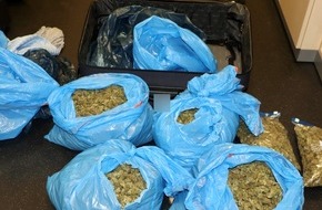 Polizei Mönchengladbach: POL-MG: Koffer voll mit Marihuana - Mutmaßlicher Drogendealer in U-Haft