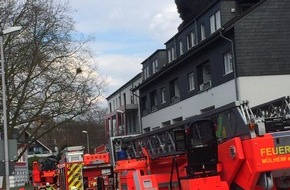 Feuerwehr Mülheim an der Ruhr: FW-MH: Dachstuhlbrand in Mülheim-Speldorf
