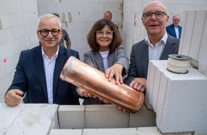 DGD-Stiftung: Kleiner Grundstein mit großer Symbolkraft