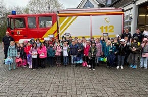 Feuerwehr Drolshagen: FW Drolshagen: Grundschulkinder zu Besuch bei der Feuerwehr