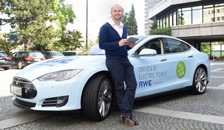 Innogy SE: "Go & See Tour 2014": Elektromobil durch den europäischen Sommer / Von Prag bis Newcastle - 3.000 Kilometer im "Tesla S" (FOTO)