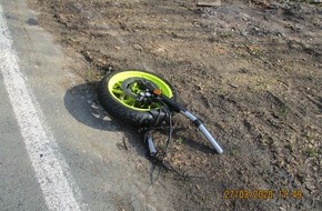 Polizei Rheinisch-Bergischer Kreis: POL-RBK: Wermelskirchen - Motorradunfall mit zwei Verletzten und hohem Sachschaden