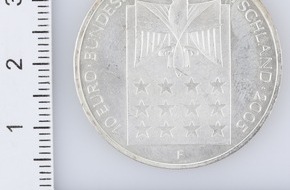 Polizei Aachen: POL-AC: Haushaltshilfe unter Verdacht - Kripo findet Diebesgut und sucht nun Besitzer von aufgefundenen Silbermünzen