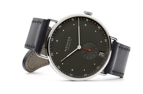NOMOS Glash&uuml;tte: Schwarze H&auml;nde am Black Friday &ndash; und eine Uhr, die dazu passt